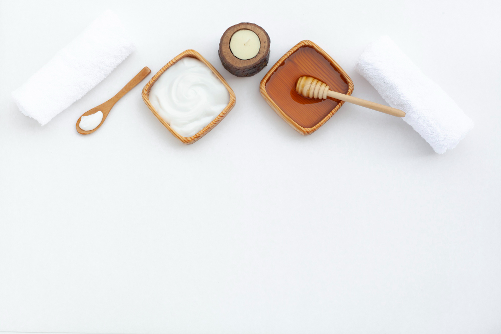 7 DIY Remedies for Dry Scalp: Get Rid of Flakes Naturally 6 yoghurt and honey